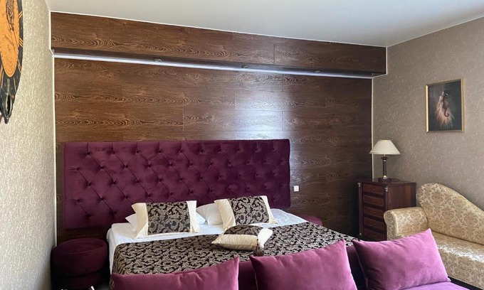 Kirovgrad Hotel | Budget-Friendly Kapriz with Breakfast and Hot Tub Access