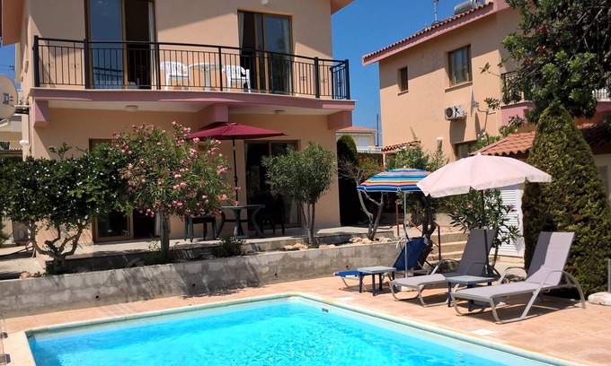 Pissouri Villa | Experience Kapsalia Villas: Scenic Views Near Village Square