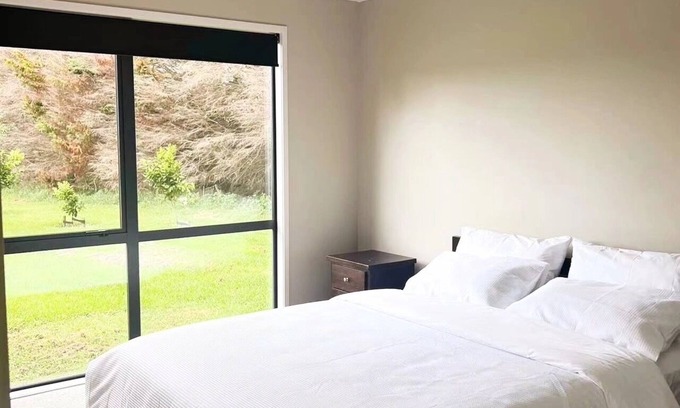 Karaka Cottage | Discover Karaka Cottage: Private Farm Stay in Auckland