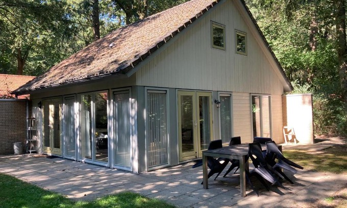 Oudemirdum House | Pet-Friendly Karekiet 42: Guest Rated 9/10 for Families