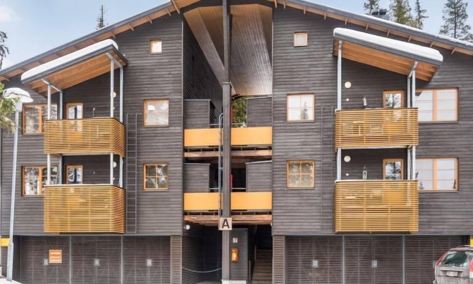 Rukatunturi House | Serene Lake View Stay at Karhunvartijan linna a1