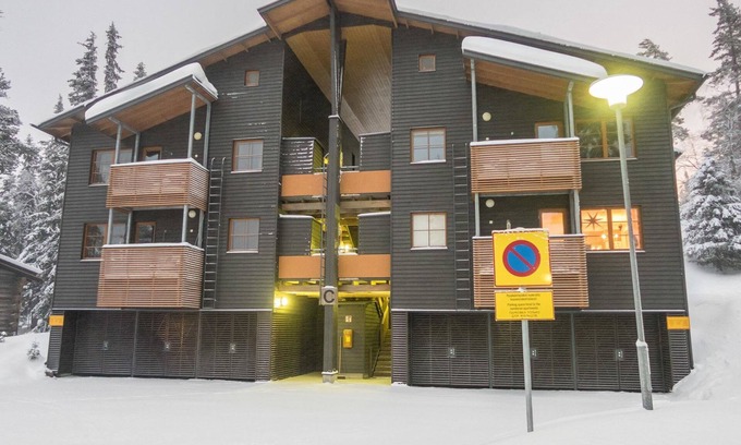 Rukatunturi House | Discover Karhunvartijan linna c24: Lake View & Spa Retreat
