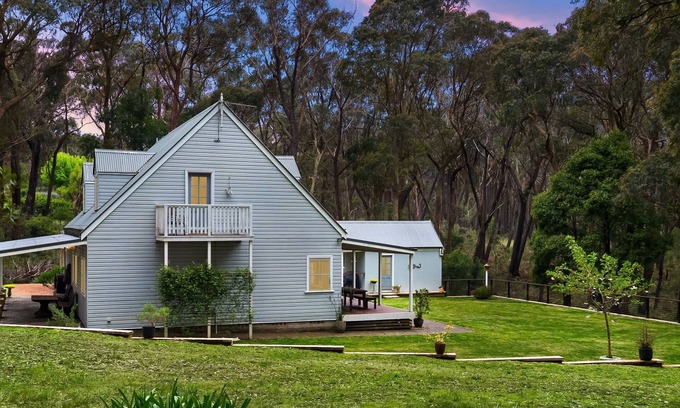 Avoca House | Discover Karinya: Family-Friendly Hotel with Breakfast Included