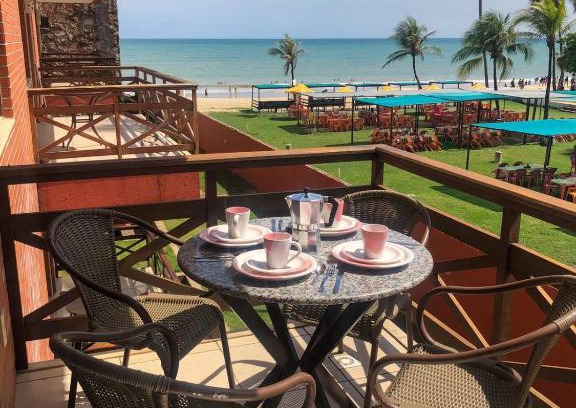 Cumbuco Apartment | Kariri Beach: Oceanfront Retreat with Pool & High Ratings