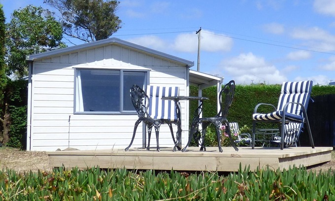 Karitane Apartment | Seaside Family Studio at Karitane with Kitchen and Comfort