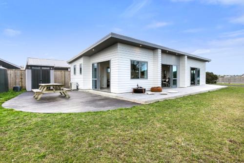 Karitane House | Discover Karitane Beach Retreat - Family-Friendly Getaway
