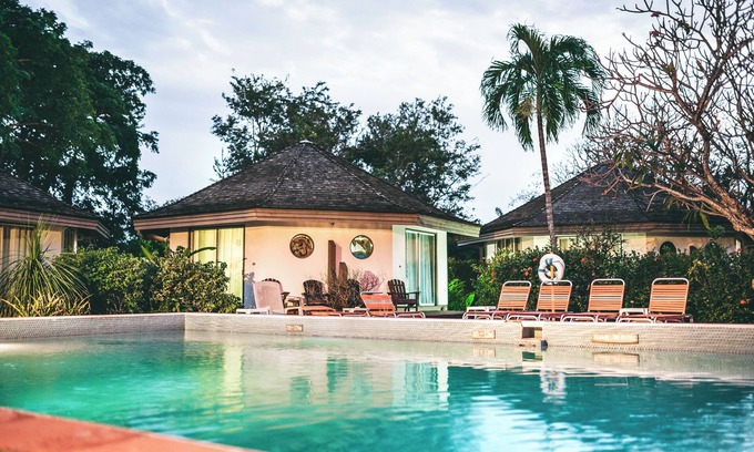 Crown Point Hotel | Kariwak Village Holistic Haven