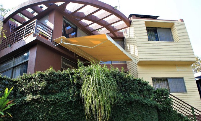 Karjat Villa | Tranquil Karjat Villa: 4-Star Retreat with Garden Access