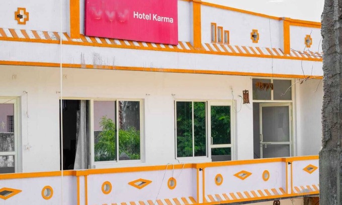 Khajuraho Hotel | Karma hostel free wifi 5-bedroom hotel in charming Khajuraho with AC
