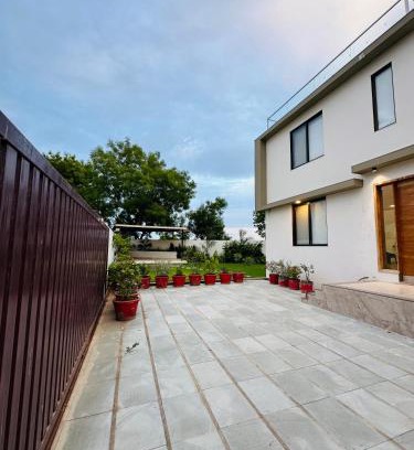 Kalol Villa | Pet-Friendly Oasis with Pool at Karmabhumi 1 Hotel