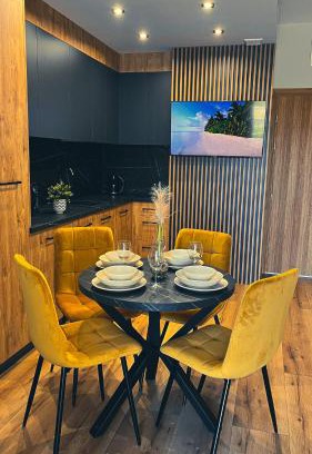 Zator Apartment | Pet-Friendly Karmelowy Apartment - Guest Rated 9.8/10