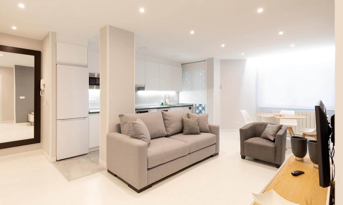 Egia Apartment | Relax at Karmengo Ama: Family-Friendly with Spa & Kitchen
