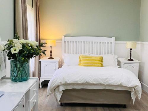 De Aar House | Karoo Country Guesthouse: Family-Friendly Stay with Dining