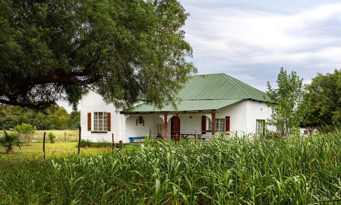 Bethulie House | Discover Karoohuisie: A 4-Star Pet-Friendly Retreat