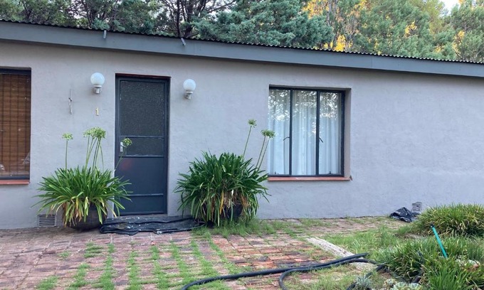 Gariep Apartment | Relaxing Karoo Nights: Family-Friendly Stay with Pool Access
