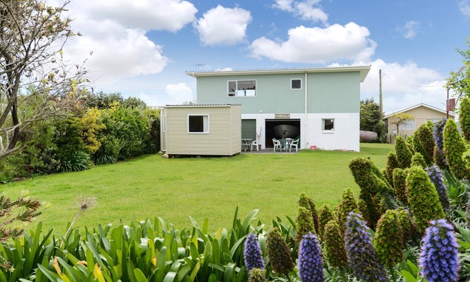 Waimarama Cottage | Oceanfront Family Retreat at Karoola - Waimarama Bach