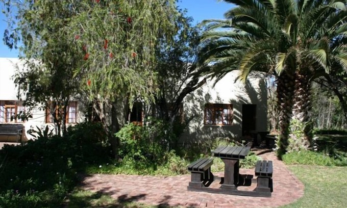 Graaff-Reinet House | Discover Karoopark Guest House with Pool & Family Amenities