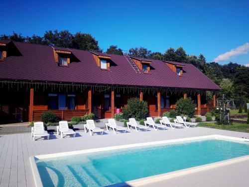 Transcarpathia Hotel | Discover Karpatska Forel: Pet-Friendly Retreat with Breakfast
