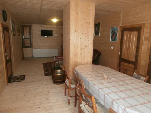 Izki Apartment | Inviting Karpatskiy Domik Izki with Breakfast & Family Perks
