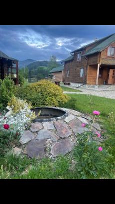 Verkhovyna House | Budget-Friendly Karpatskyi Teremok: Rated 9/10 & Family-Ready