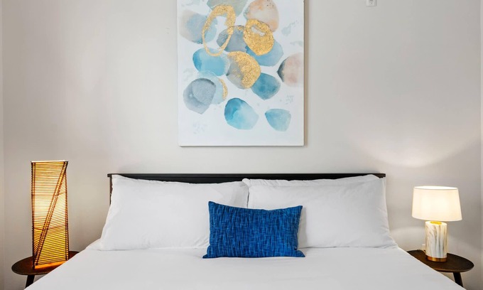 Northeast Dallas Apartment | Stylish Kasa: 1BD Near SMU, Pet-Friendly & More!