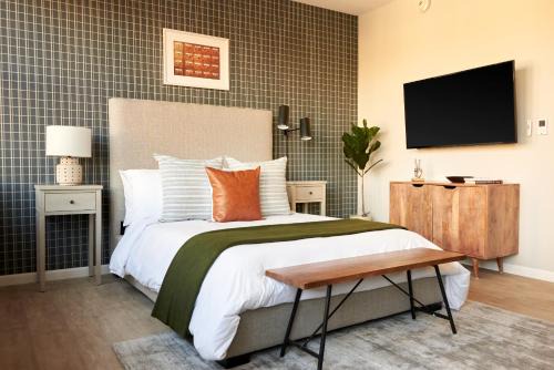 Downtown Detroit Apartment | Discover Kasa Cadillac Square Detroit: Pet-Friendly Retreat