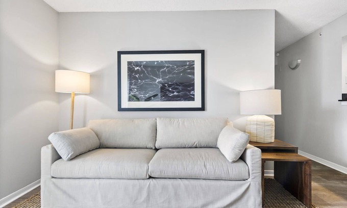 Delray Beach Apartment | Cozy 2 BD Retreat with Ocean Views & Spa Access in Delray