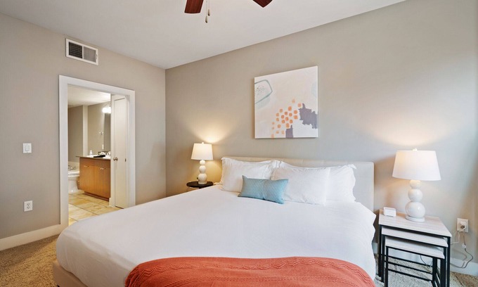 Legacy Park Apartment | Inviting Kasa: 2BD with Spa & Lake View Amenities in Plano