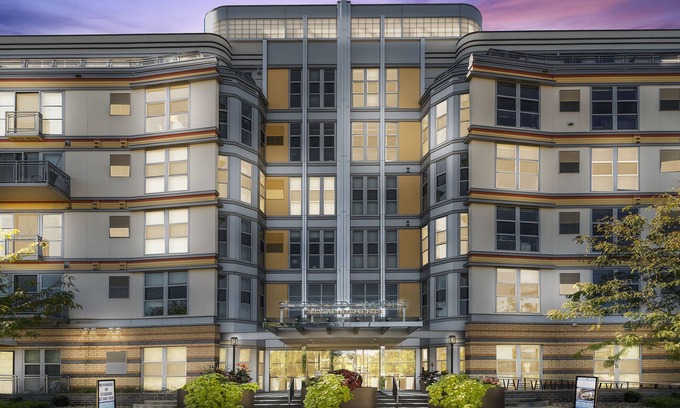 South Side Flats Apartment | Pet-Friendly Kasa South Side Pittsburgh with Pool & Ocean View
