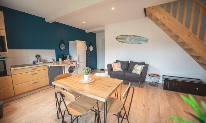 Lorette Apartment | Cozy KASA SURF: Family-Friendly with Wifi & TV Amenities