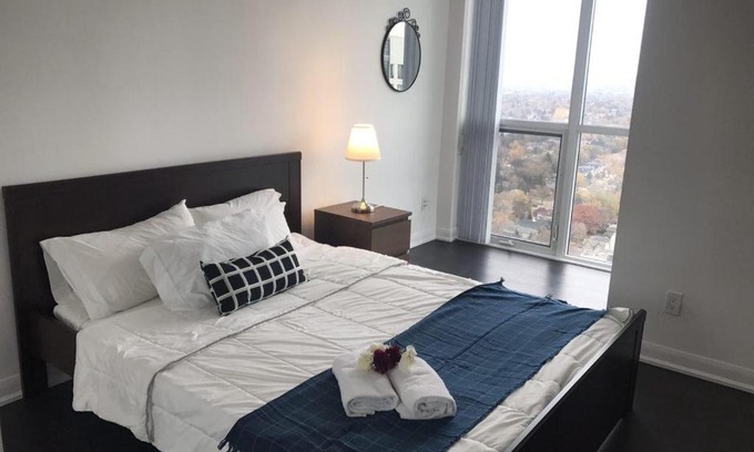 Toronto Entertainment District Apartment | Family-Friendly Kashaneh at Ice: Guest Rated 8/10 Stay