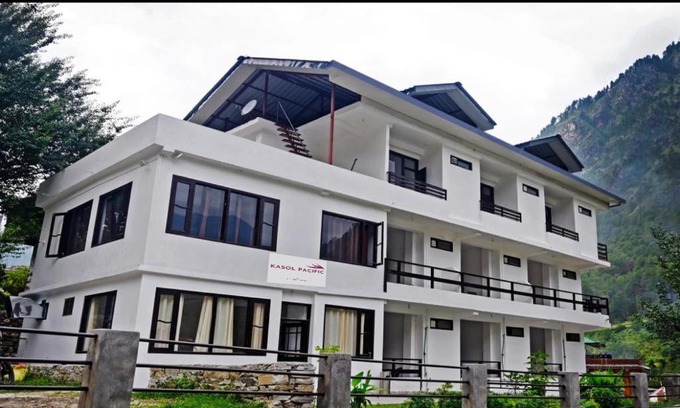 Kasol Hotel | Family-Friendly Stay at Kasol Pacific with Kitchen Access