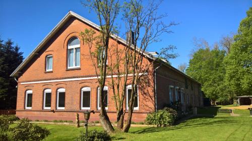 Schlotfeld Apartment | Pet-Friendly Kastanienhof Holländer with Oceanfront Views