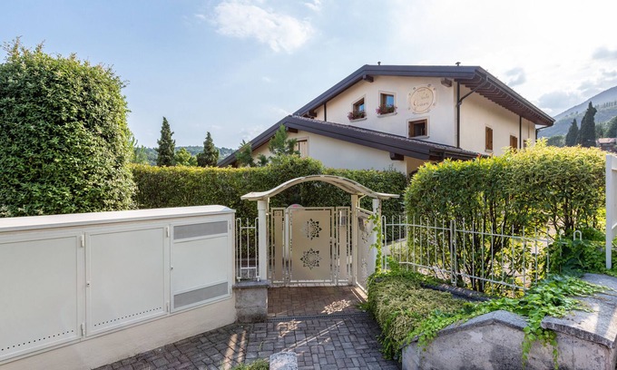 Roe Apartment | Unforgettable Stay at Kastel’s House on Lake Garda