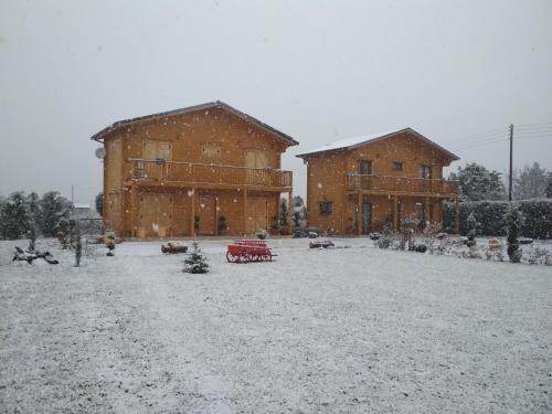 Ampelokipi Ski Chalet | Experience Comfort at Kastor Chalets with Ocean Views