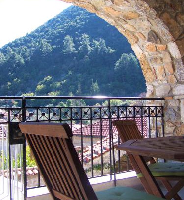 Longanikos Apartment | Discover Kastorio-Villy's Guest House - Pet Friendly Retreat