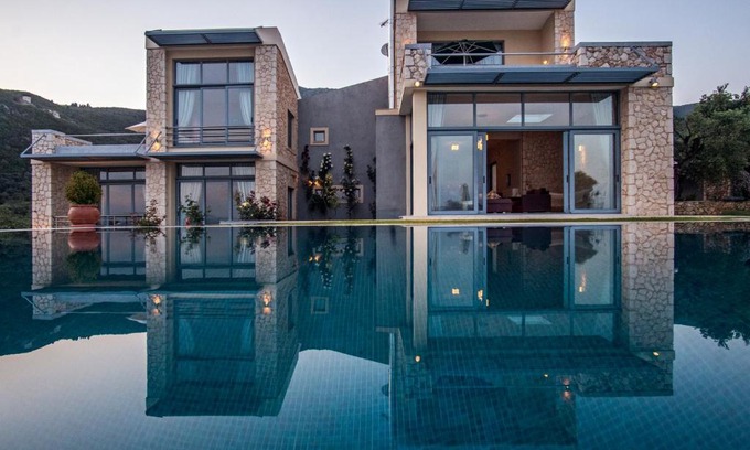Pirgi Villa | Unforgettable Kastraki Epavlis: 4-Star Poolside Retreat