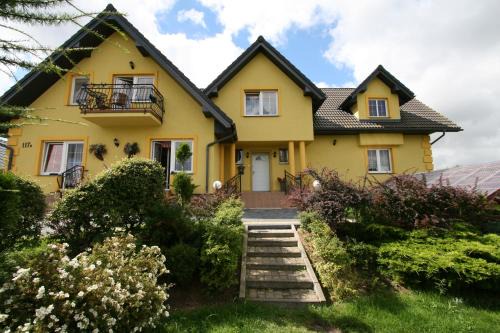 Borzestowska Huta House | Discover Kaszubski Dworek with Private Beach Access
