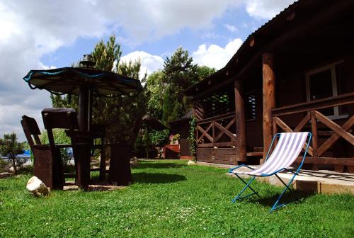 Ostrzyce Cabin | Idyllic Kaszubskie Apartamenty by the Lake with Ocean View