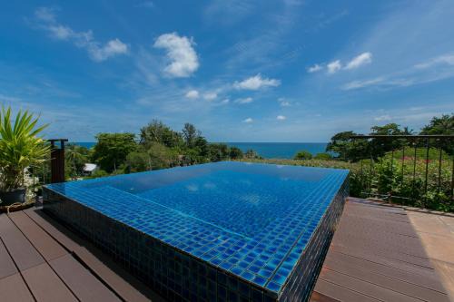 Kata Apartment | Elegant Kata Gardens Penthouse with Oceanfront Views