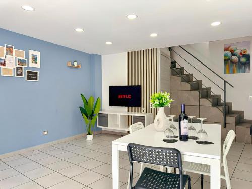 Old Town Apartment | KataSoul Urban Vibes - Catania Centro Storico - Moderno - Balcone - 4 Posti Letto