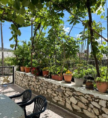 Thasos Apartment | Top-Rated Kate's Guesthouse: Family-Friendly Retreat