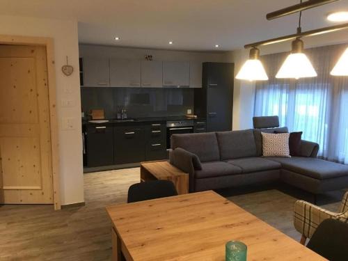 Wengen Apartment | Top-Rated Chäs-Gruebi Wohnung "Hirsch" for 2-4 Guests