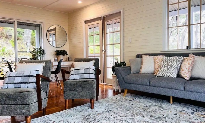 Sydney House | Guest Rated: Katoomba Hideaway - Modern Blue Mountains Retreat