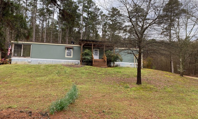 Scranton House | Discover Kat’s Get-a-Way with Lake Views in Scranton, AR