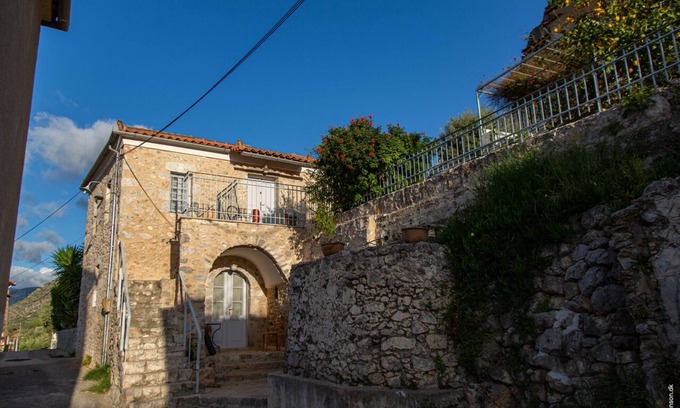 Leonidio House | Oceanfront KATSOUART 1: Top-Rated Stay with Ocean Views