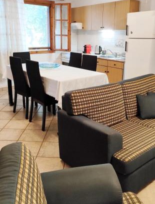Amphipolis Apartment | Welcoming Katy's Home: Pet-Friendly Family Retreat