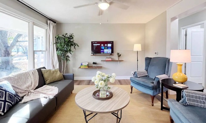Sedalia House | Charming Katy Trail Rest Stop: Rated 9.2/10 with Breakfast