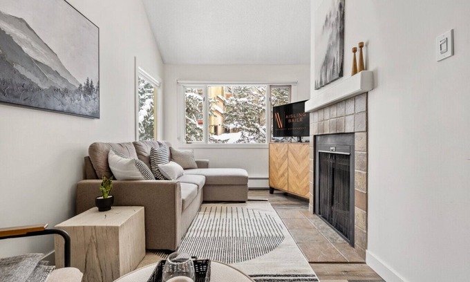 East Kootenay Apartment | Indulge in Kauhoolio: Pool, Hot Tub & Spa Amenities Await