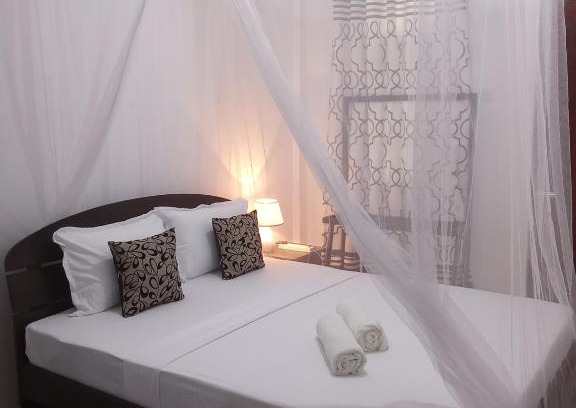 Seeduwa - Katunayake Hotel | Budget-Friendly Stay at Kavee Transit Hotel with Breakfast